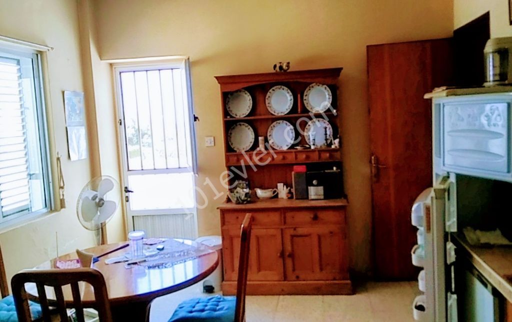 Detached House For Sale in Karşıyaka, Kyrenia