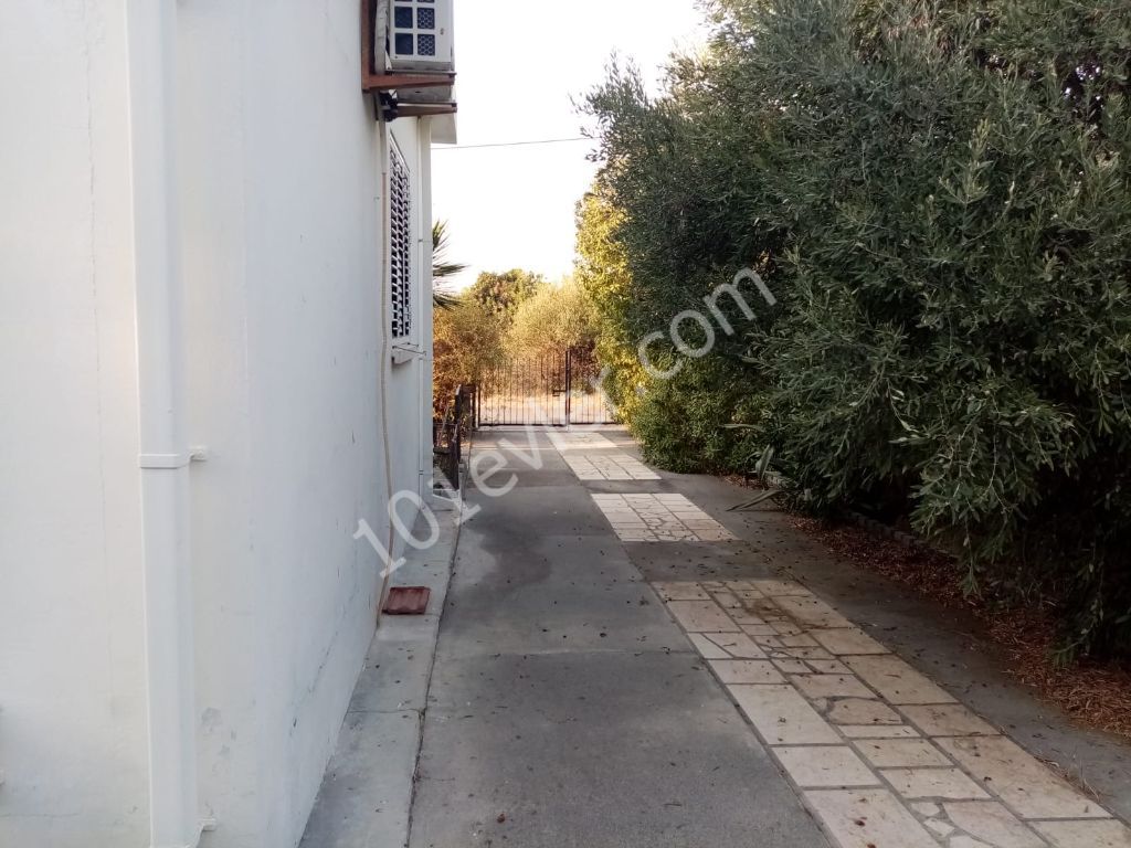 Detached House For Sale in Karşıyaka, Kyrenia