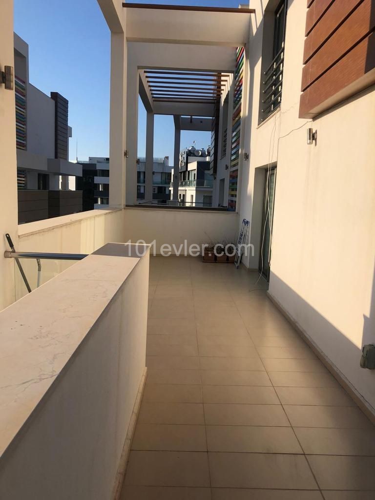 Girne merkezde kiralık dubleks 3+1 lüks daire