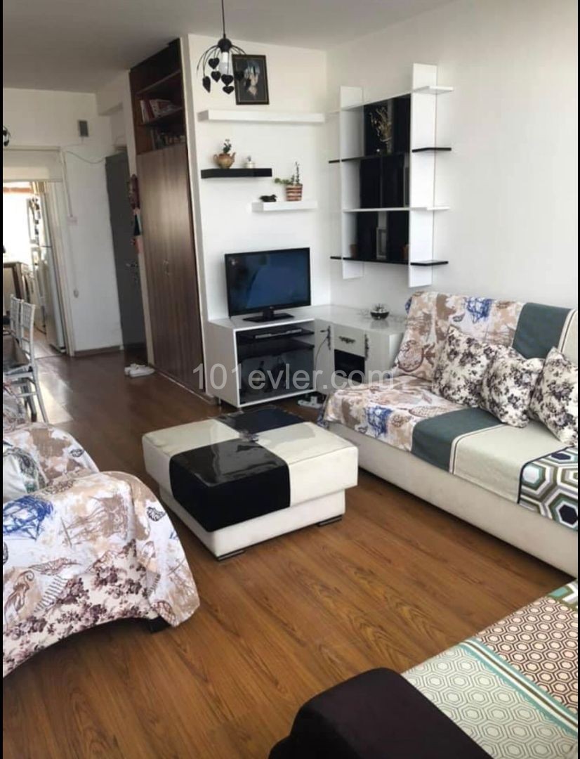 Girne merkezde satılık 2+1 daire