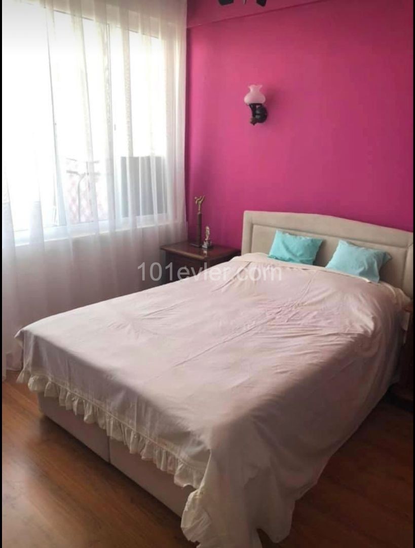 Girne merkezde satılık 2+1 daire