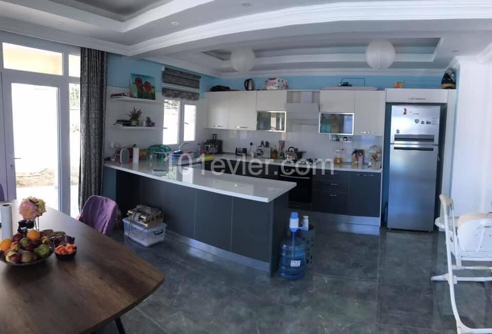 Kiralık temiz ve bakımlı özel havuzlu villa