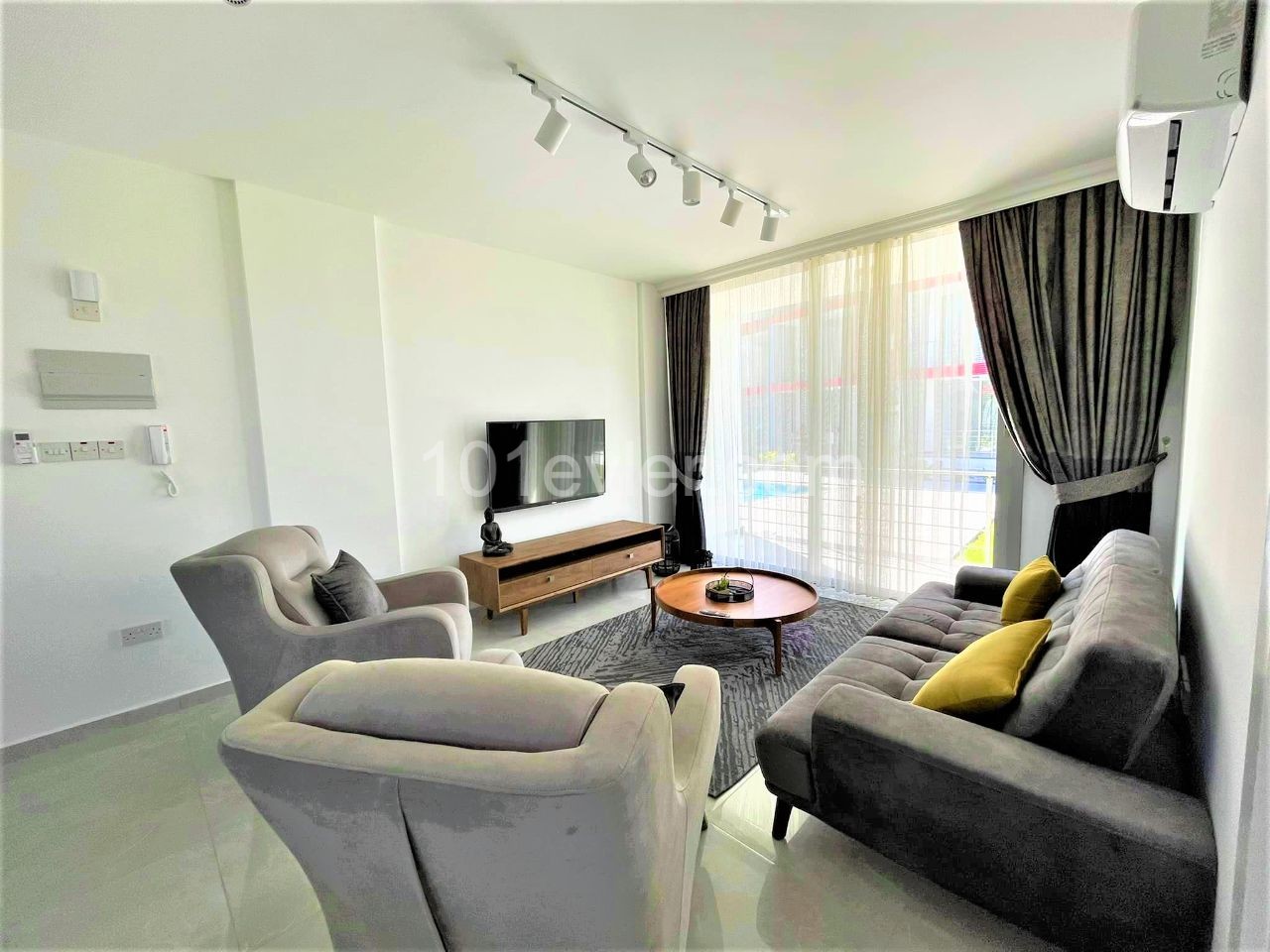 2+1 flats with pool for sale in a magnificent location in Alsancak ** 