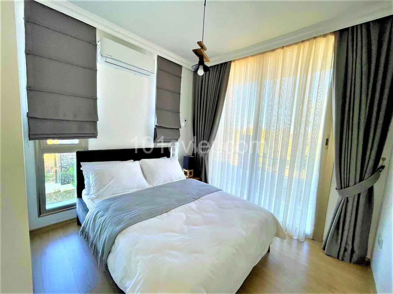 2+1 flats with pool for sale in a magnificent location in Alsancak ** 