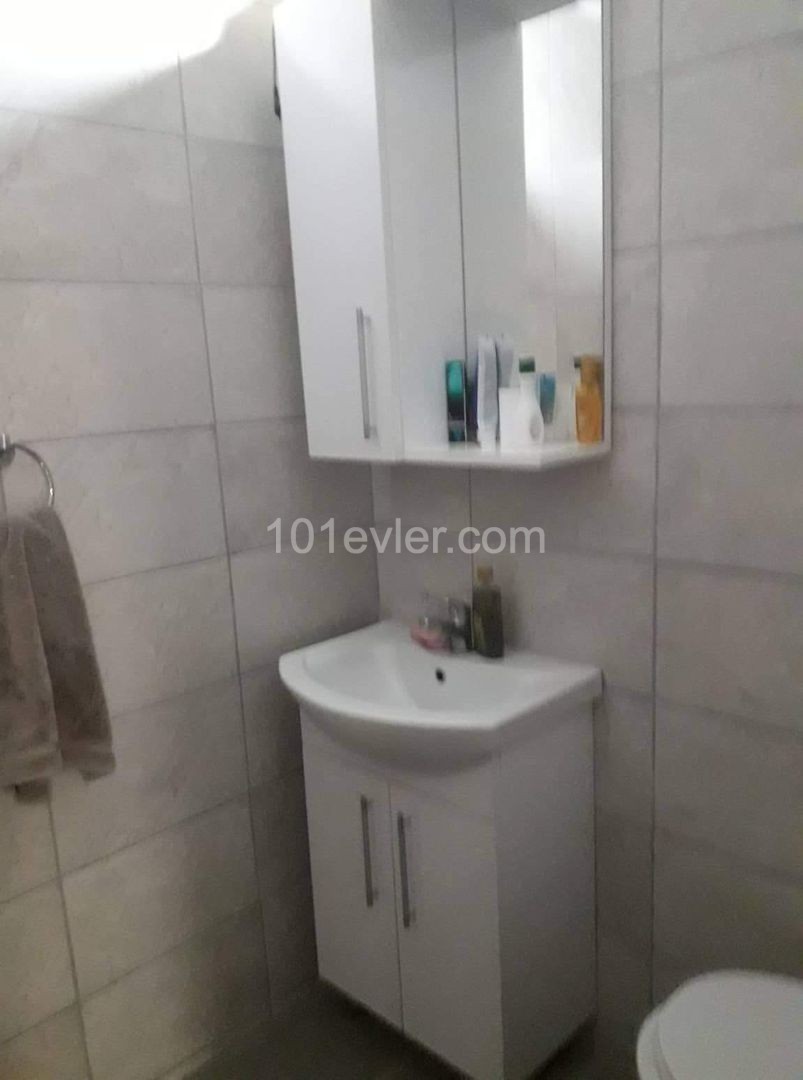 Girne merkezde kiralık temiz ve bakımlı daire