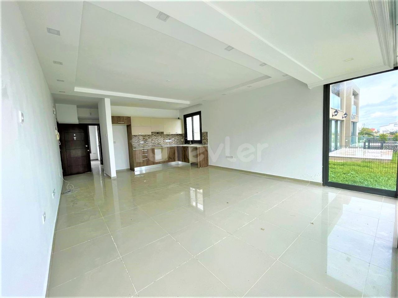 Apartments with a garden and a terrace for sale in a quiet and quiet area. ** 