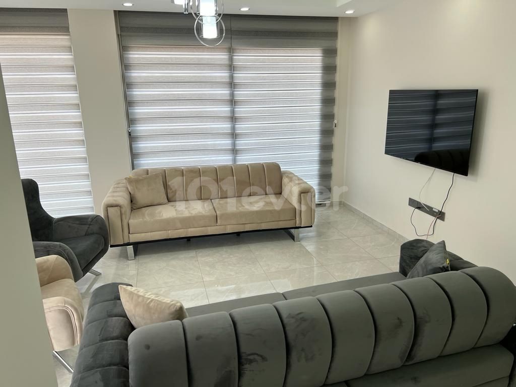 Girne merkezde lüks eşyalı 3+1 daire