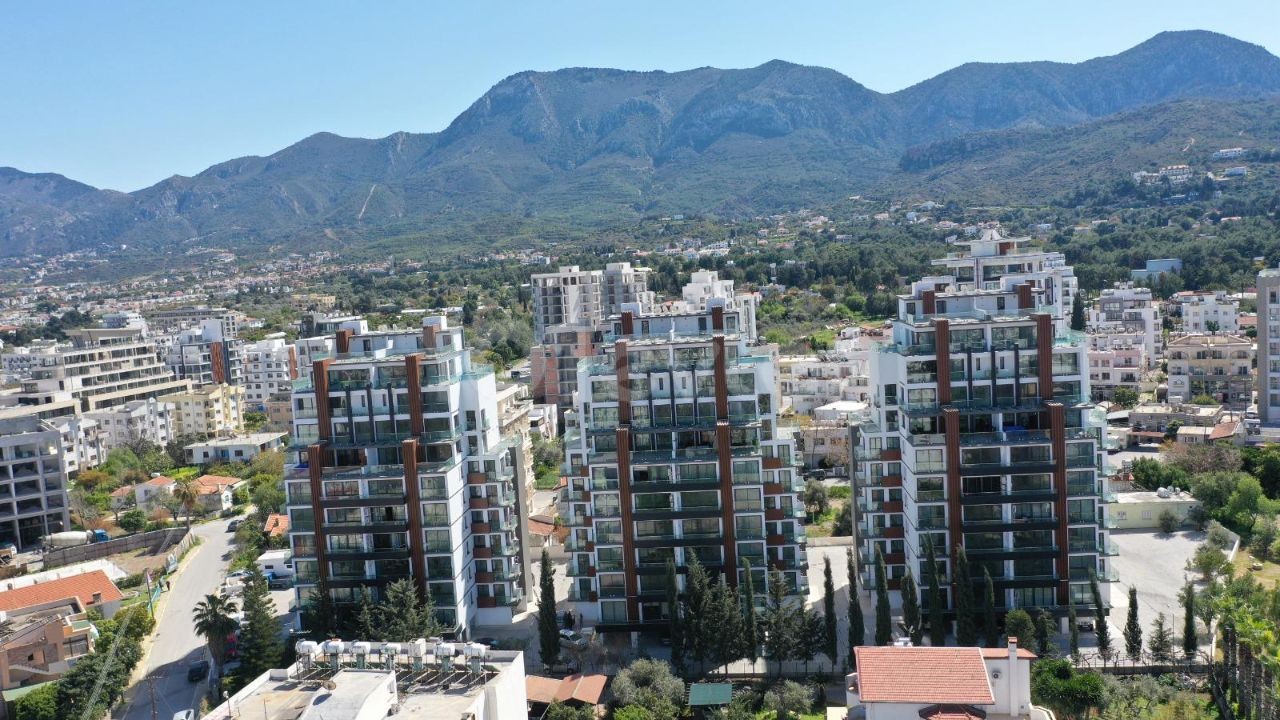 Girne merkezde lüks rezidansta satılık 2 yatak odalı daire