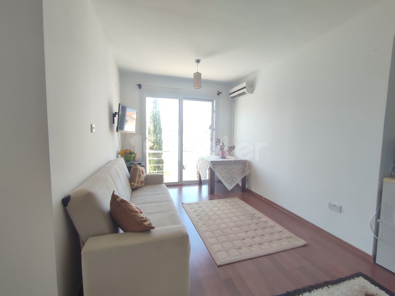 2+1 WOHNUNG ZUR MIETE IM ZENTRUM VON KYRENIA ** 