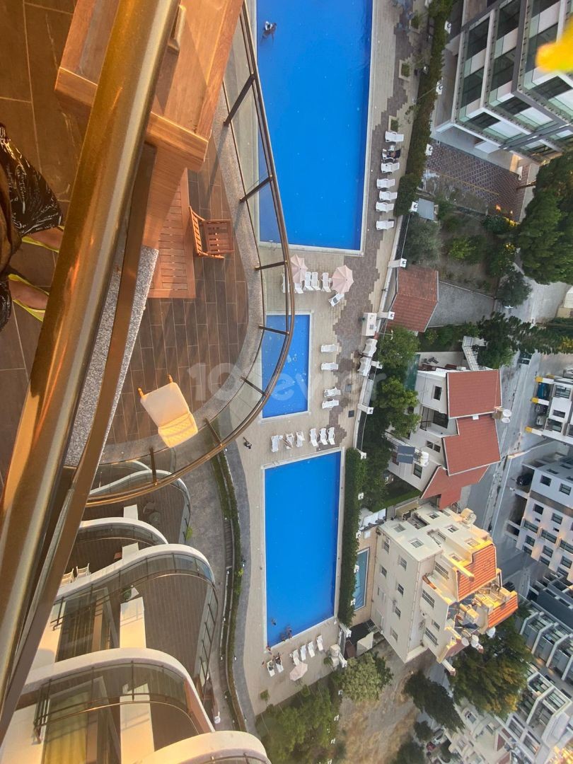 Wohnung mit Meerblick zum Verkauf in der Residenz im Zentrum von Kyrenia ** 