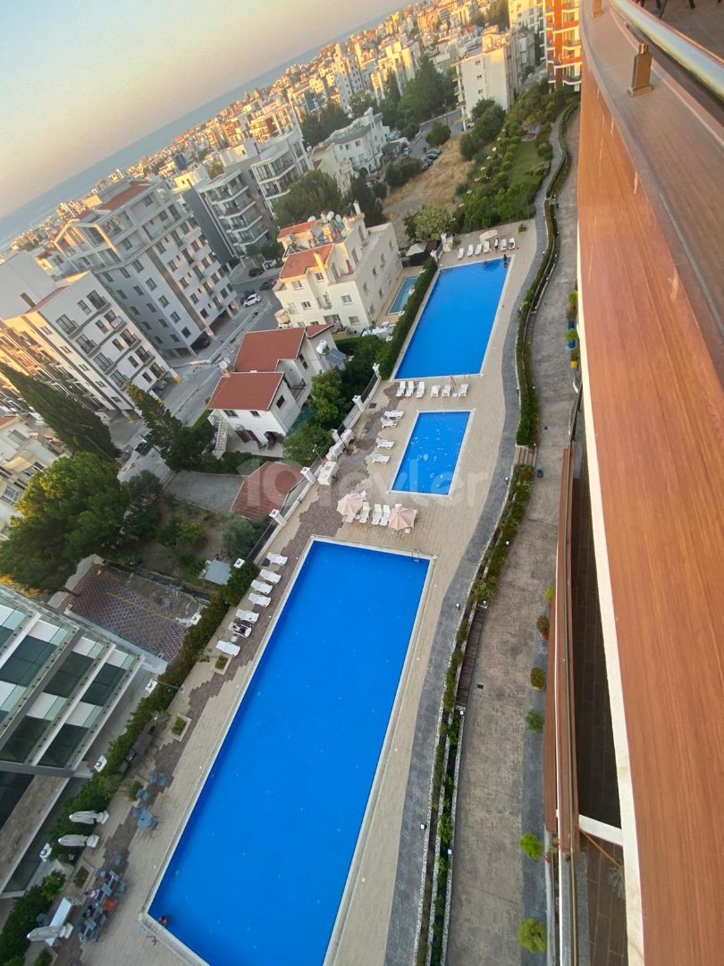 Wohnung mit Meerblick zum Verkauf in der Residenz im Zentrum von Kyrenia ** 