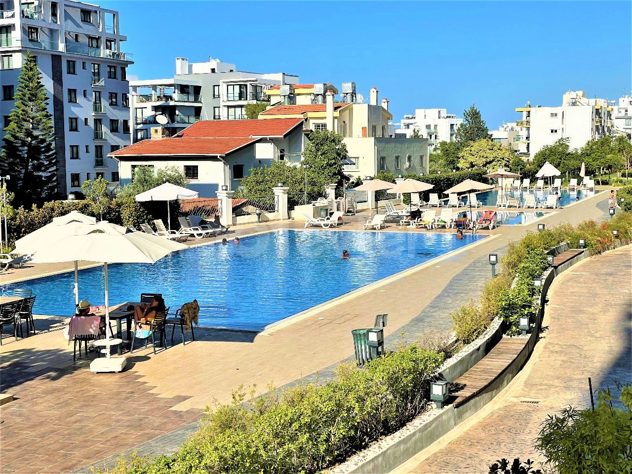 Girne merkezde rezidansta satılık deniz manzaralı daire