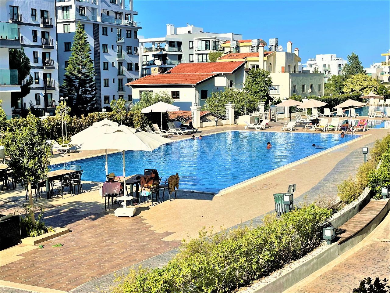 Girne merkezde rezidansta satılık deniz manzaralı daire