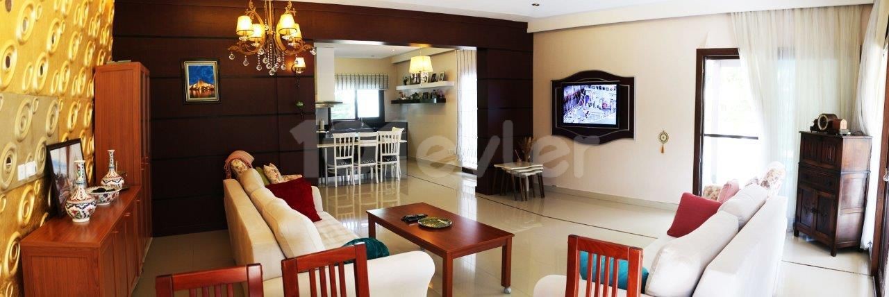 Girne merkezde satılık 4+1 özel havuzlu villa