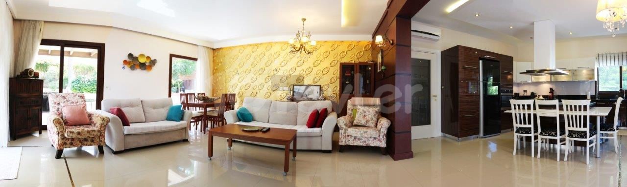 Girne merkezde satılık 4+1 özel havuzlu villa