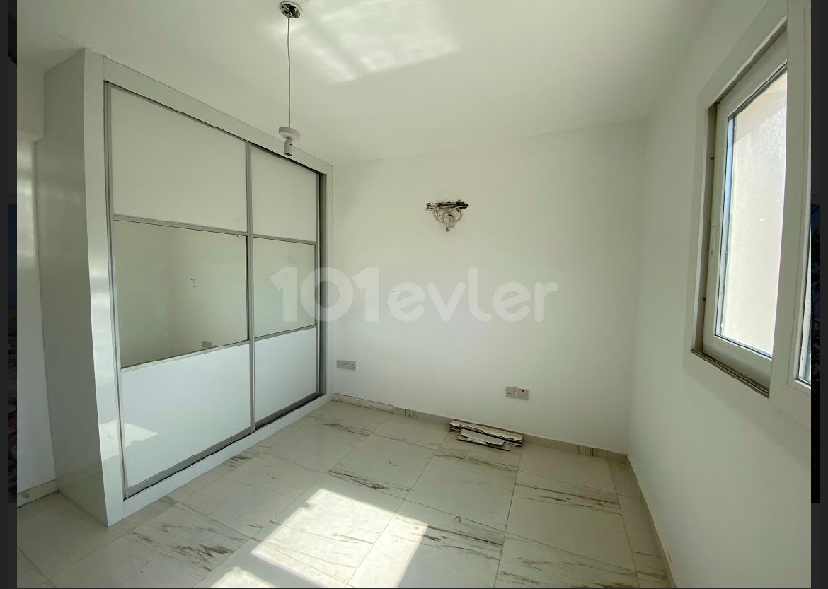 1 + 1 Apartment with pool for sale in Alsancak region ** 