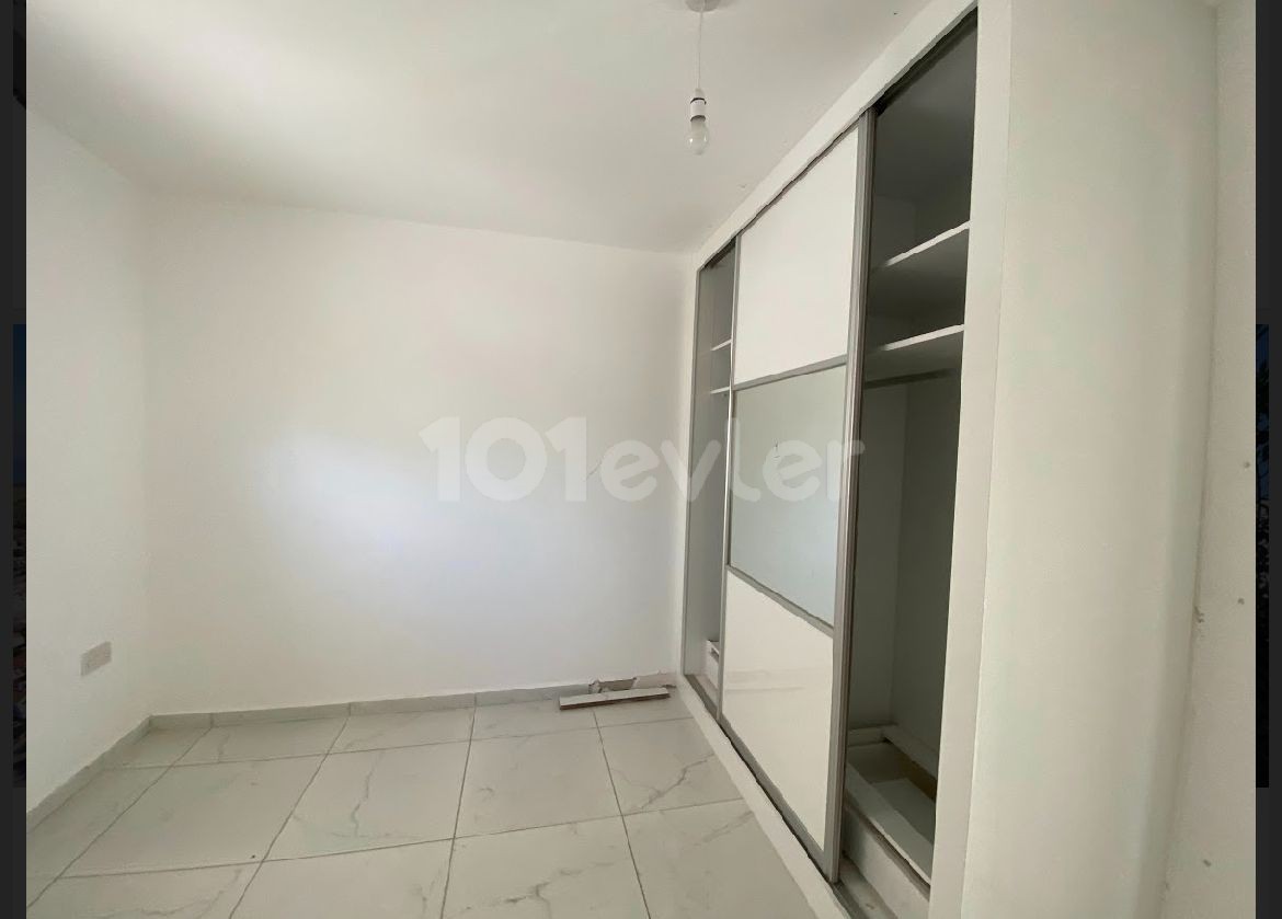 Alsancak bölgesinde satılık havuzlu 1+1 daire