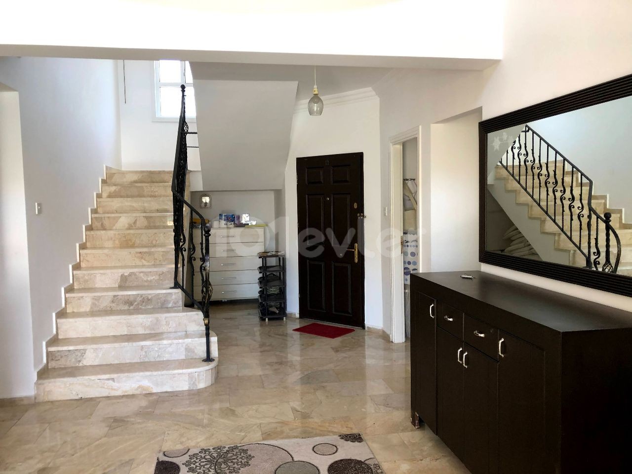 Bellapais yolunda kiralık özel havuzlu villa