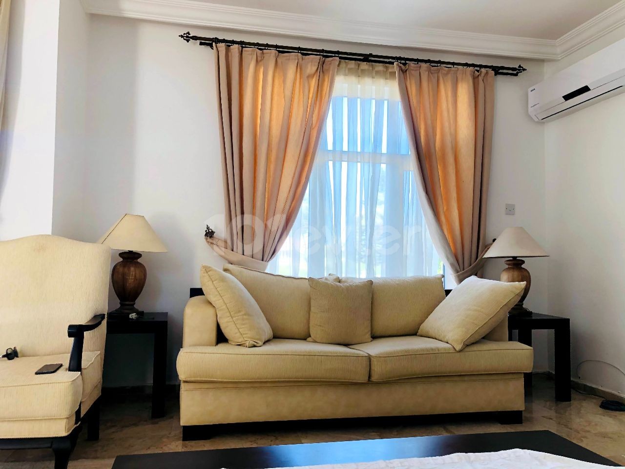 Bellapais yolunda kiralık özel havuzlu villa