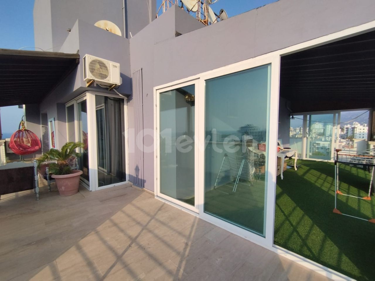 4+1 LUXURY PENTHOUSE FOR SALE / COMMERCIAL PERMIT / MAGNIFICENT VIEW IN THE CENTER OF KYRENIA!! ** 