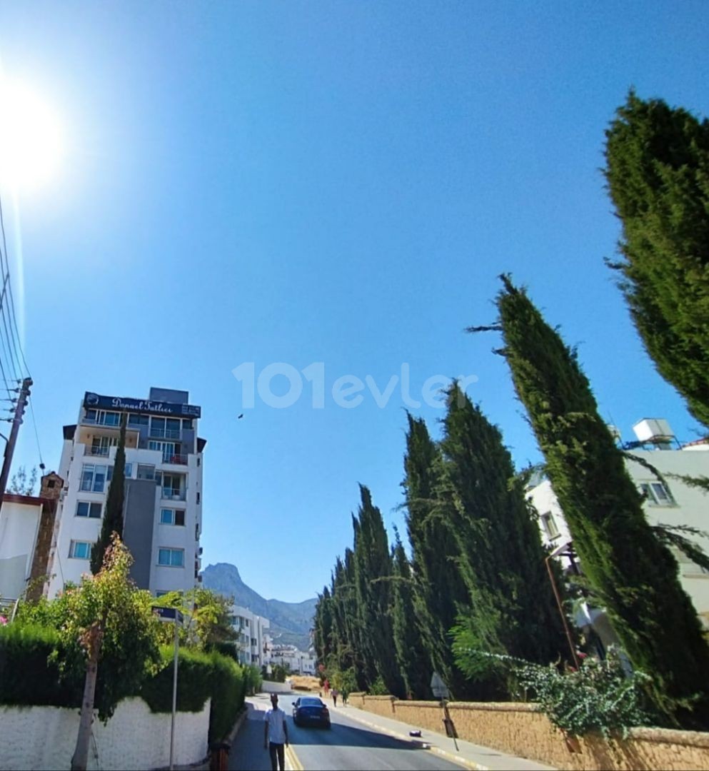 4+1 LUXURY PENTHOUSE FOR SALE / COMMERCIAL PERMIT / MAGNIFICENT VIEW IN THE CENTER OF KYRENIA!! ** 