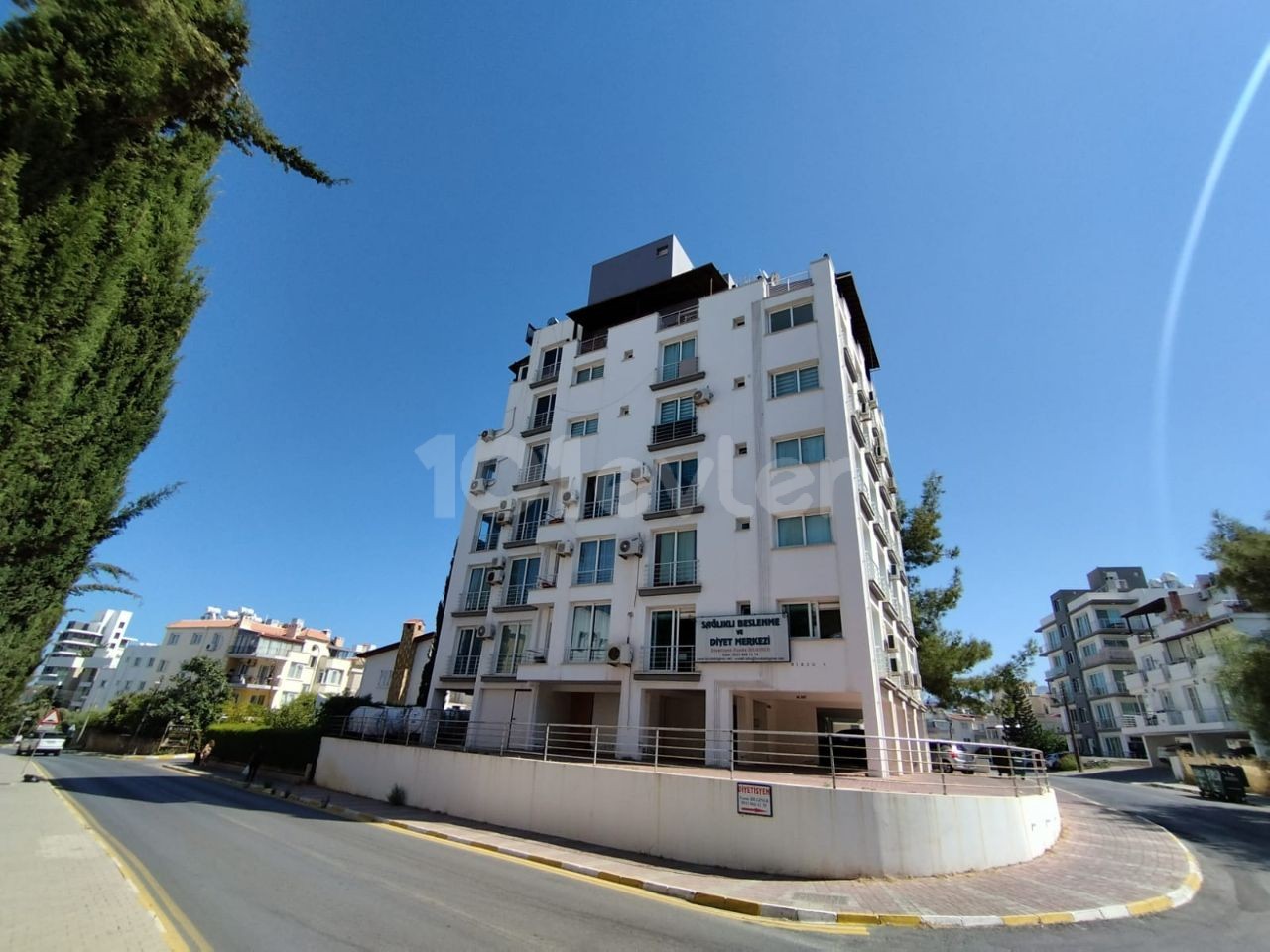 4+1 LUXURY PENTHOUSE FOR SALE / COMMERCIAL PERMIT / MAGNIFICENT VIEW IN THE CENTER OF KYRENIA!! ** 