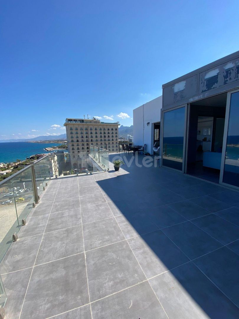 Zu verkaufen 3+1 Penthouse mit herrlichem Meerblick in Kyrenia Zentrum 