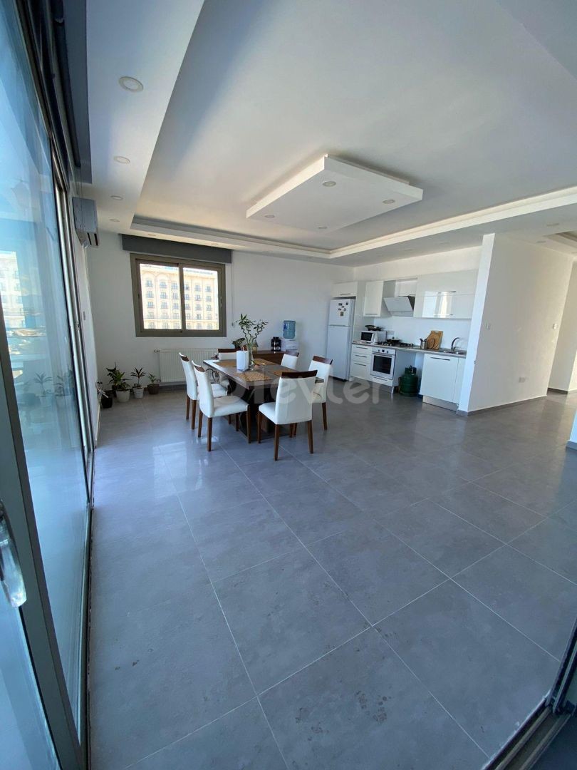 Zu verkaufen 3+1 Penthouse mit herrlichem Meerblick in Kyrenia Zentrum 