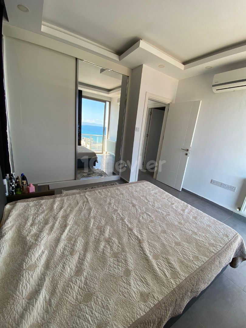 Zu verkaufen 3+1 Penthouse mit herrlichem Meerblick in Kyrenia Zentrum 