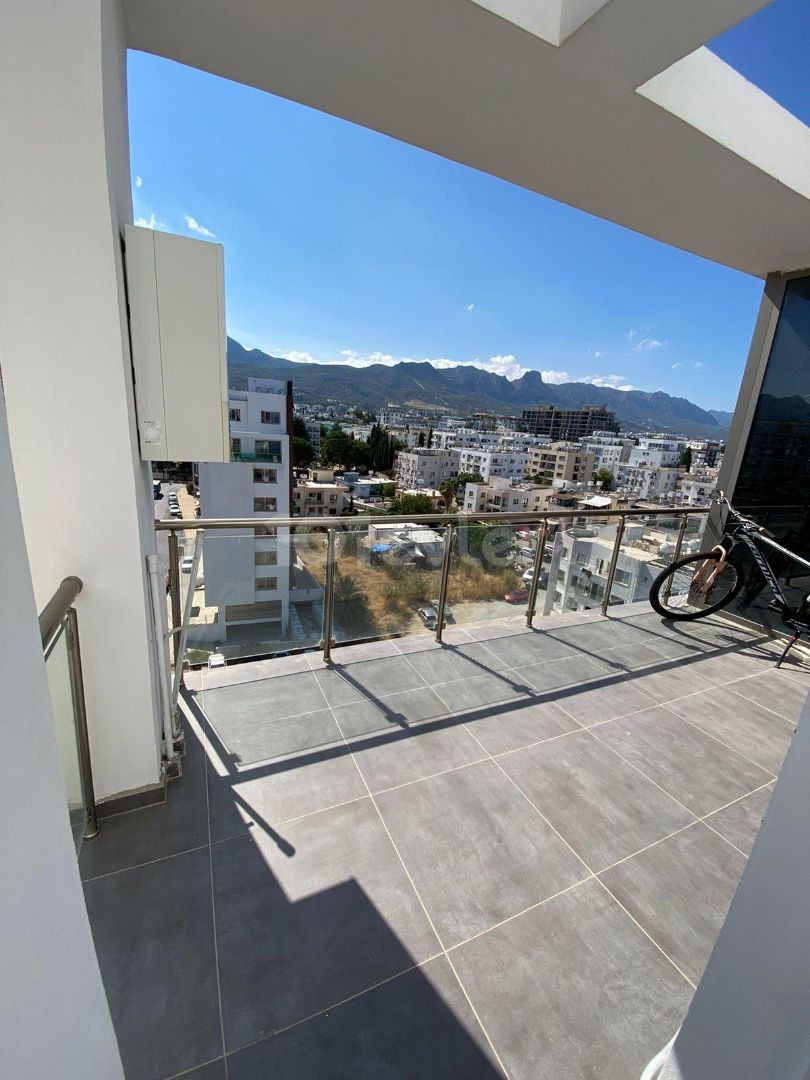 Zu verkaufen 3+1 Penthouse mit herrlichem Meerblick in Kyrenia Zentrum 