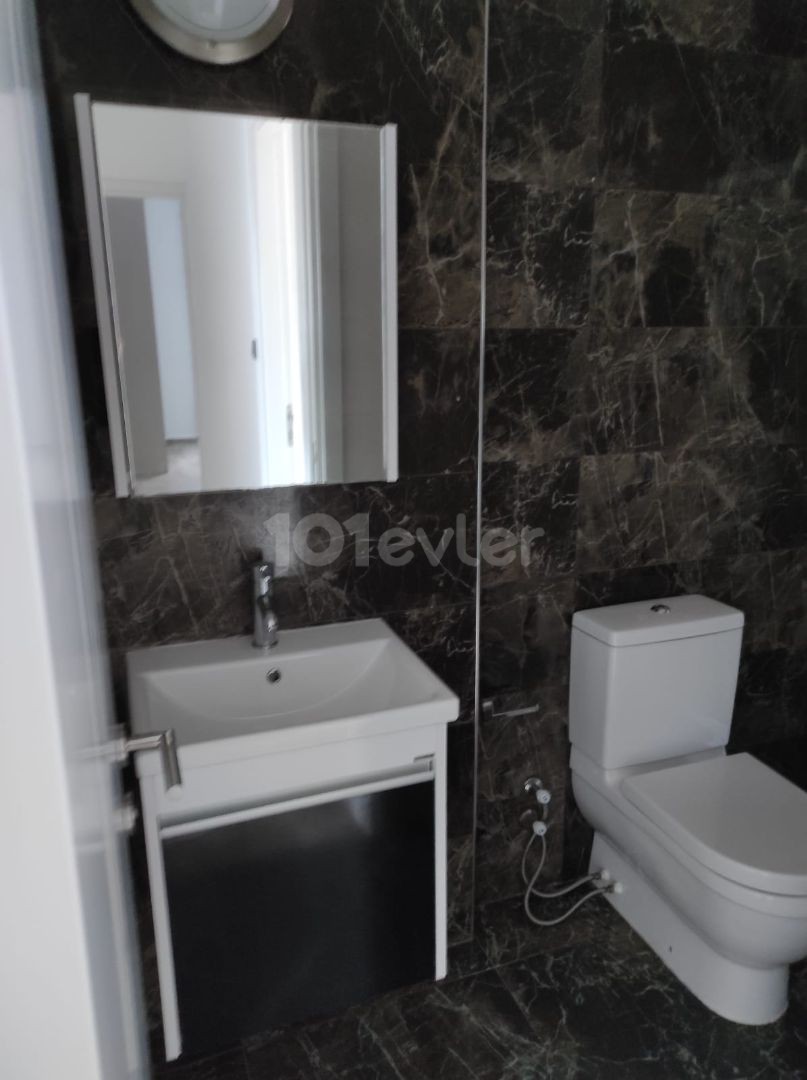 Girne Merkezde Kiralık 2+1 Lüks Havuzlu Daire 