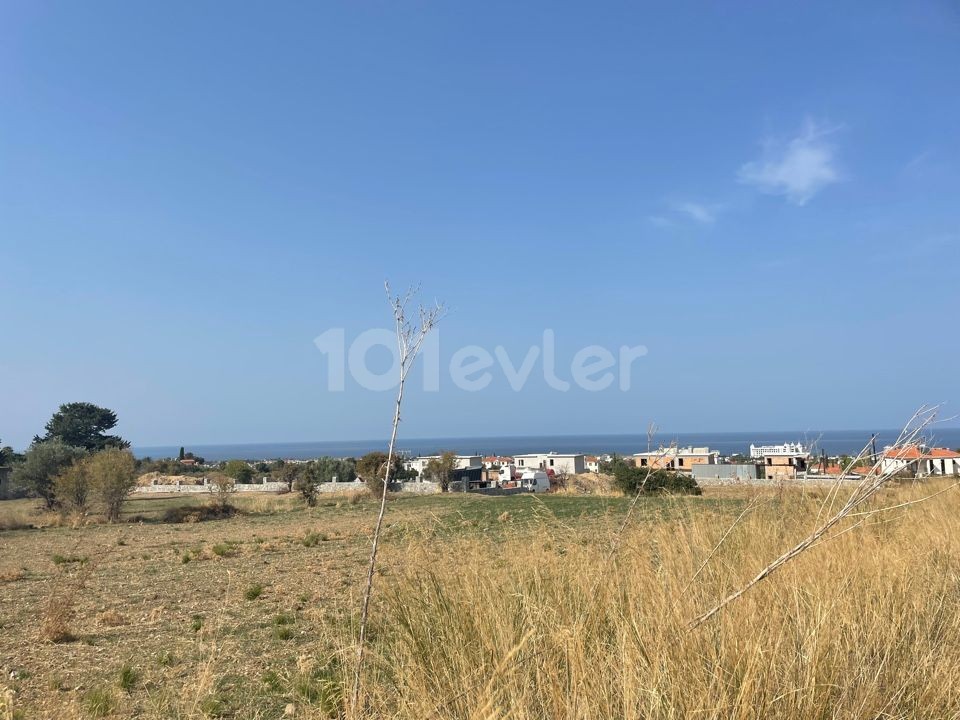 Grundstück mit Meerblick in Alsancak