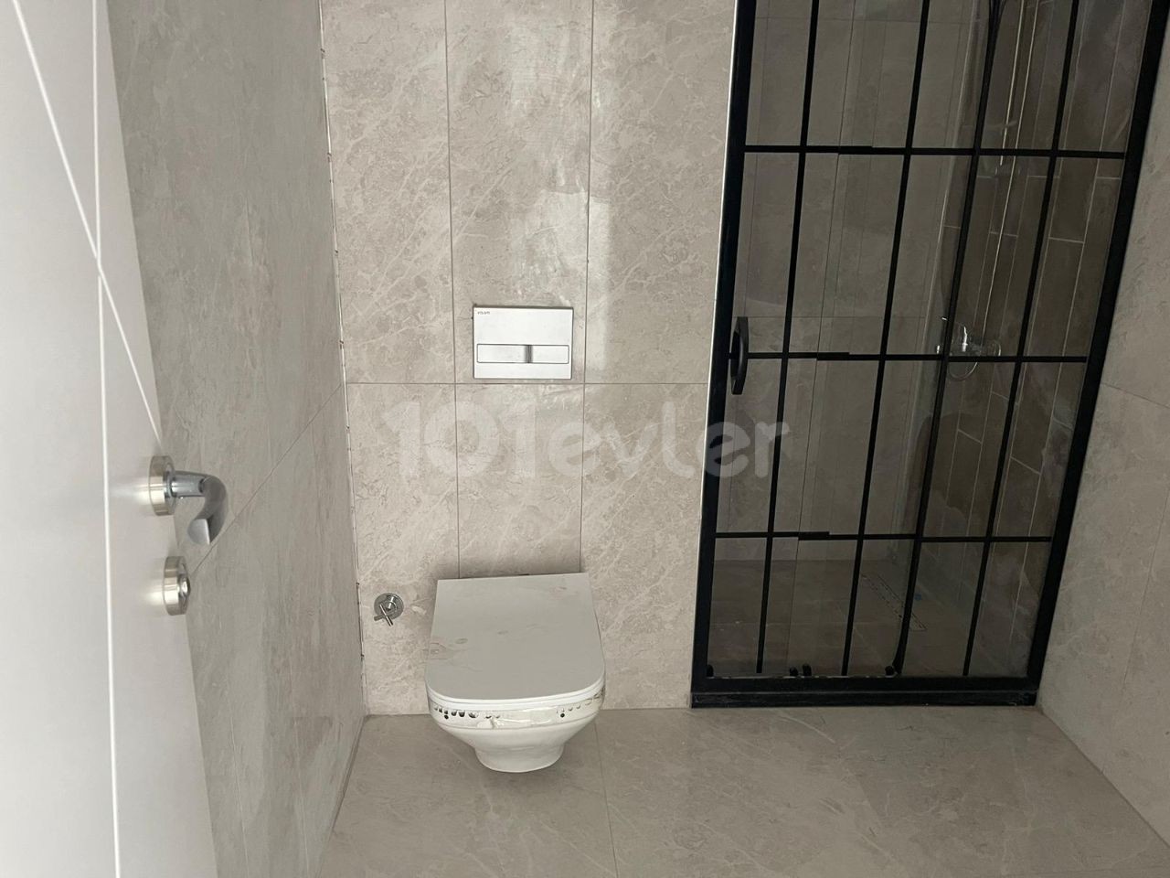 2+1 Apartment for Sale in Alsancak, Kyrenia