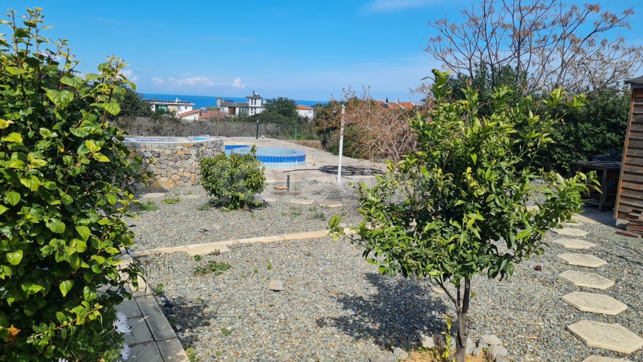 VILLA ZUM VERKAUF IN GİRNE ALSANCAK MIT GROSSEM GARTEN UND PRIVATEM POOL