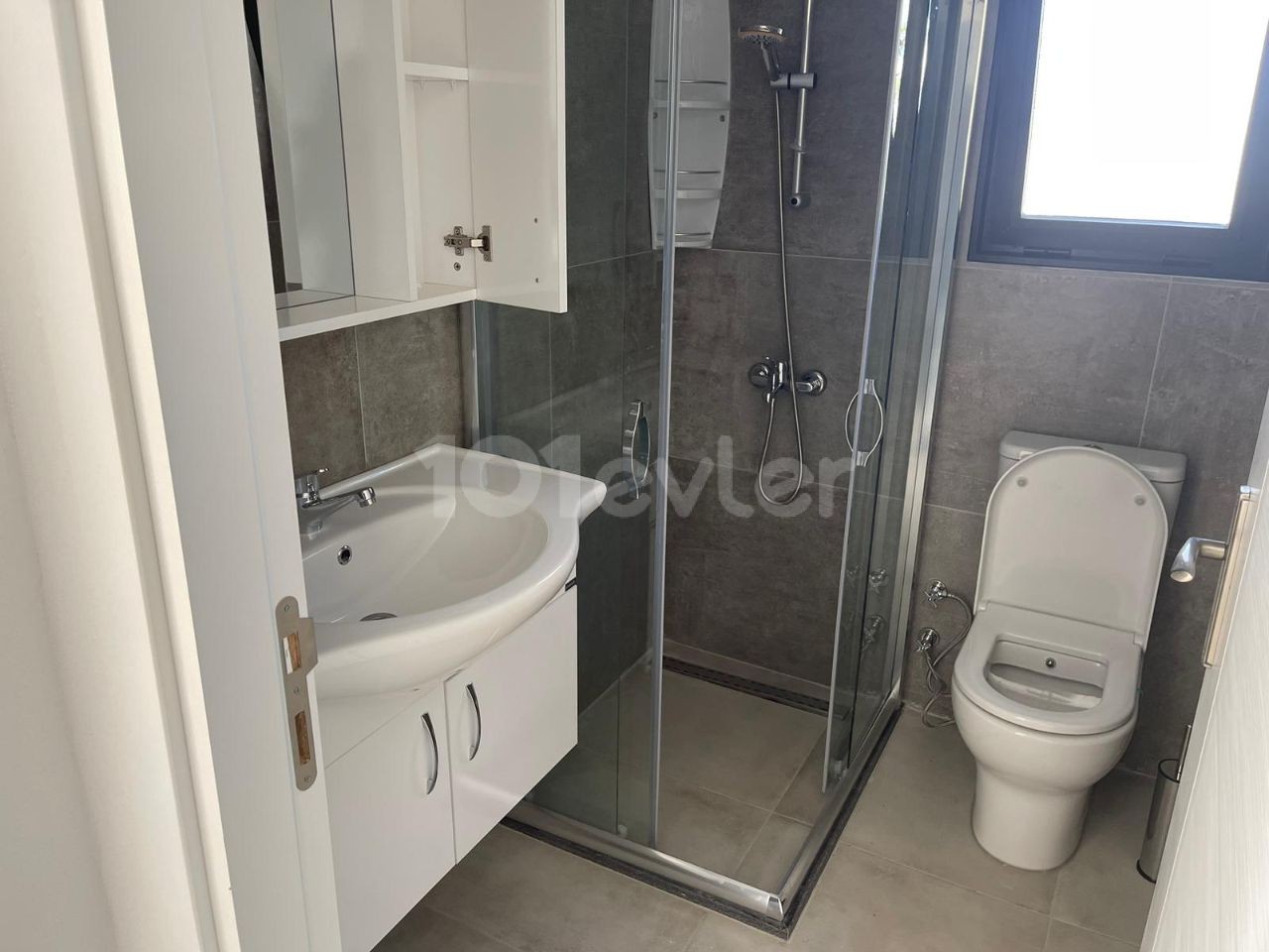 Girne Ozanköy'de 2+1 Full Eşyalı Havuzlu Kiralık Daire