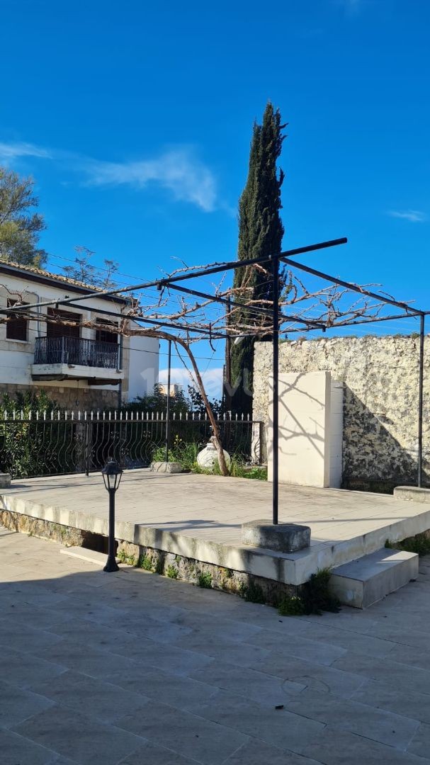 2 VILLAS FOR SALE IN 1200m2 LAND IN LAPTA, GİRNE