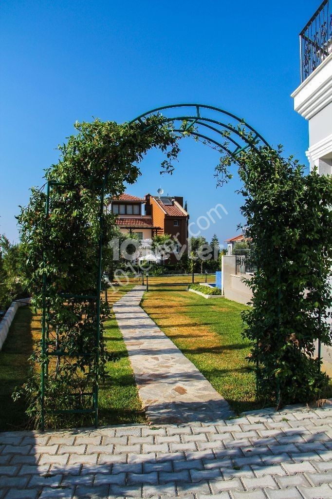  LUXURIÖSE 3+1 VILLA MIT HERRLICHEM BERG- UND MEERBLICK IN GUINEA BELLAPAİS!!!