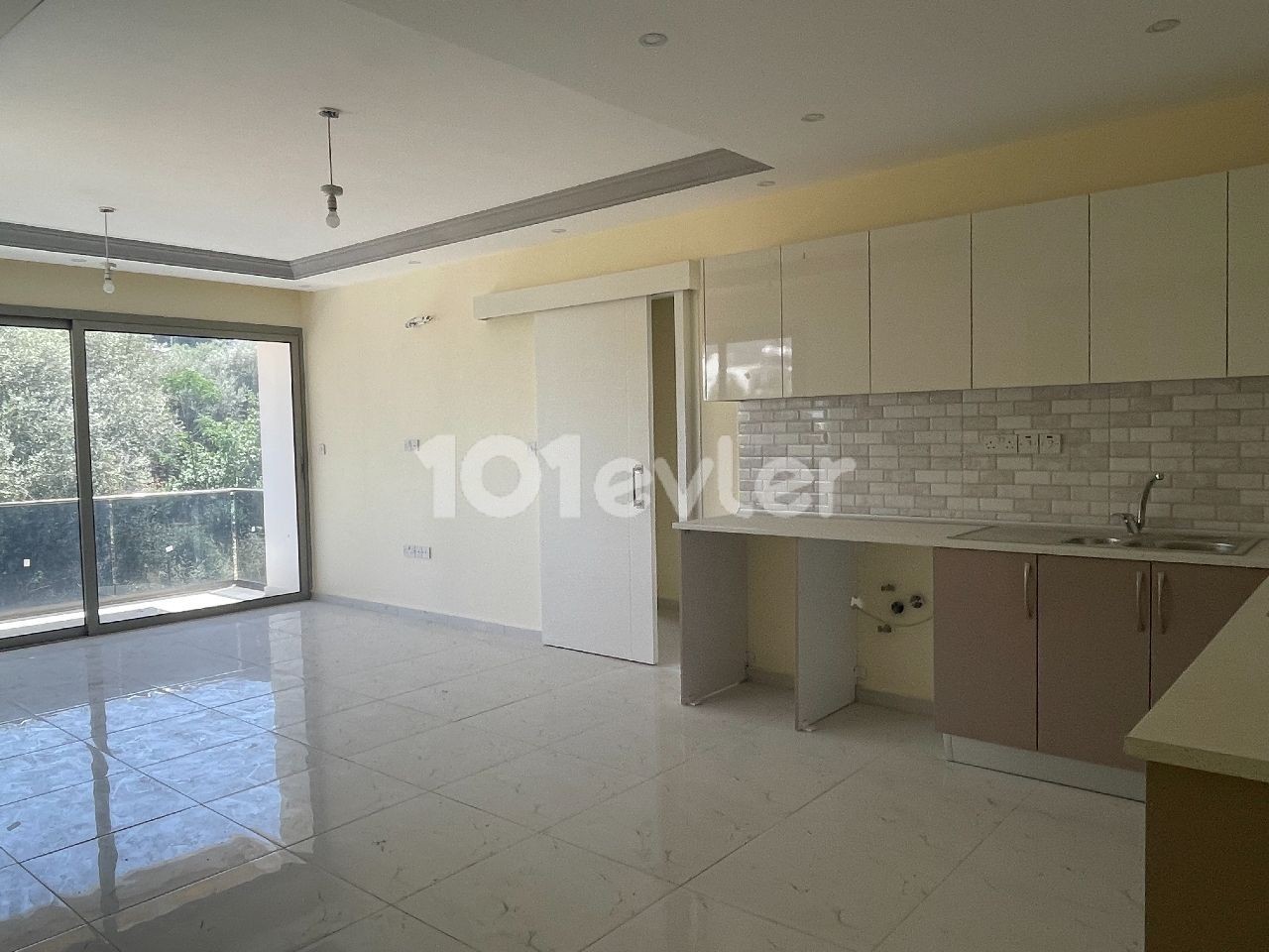 Ready to Move 2+1 Apartment with Sea and Mountain Views in Alsancak, Kyrenia