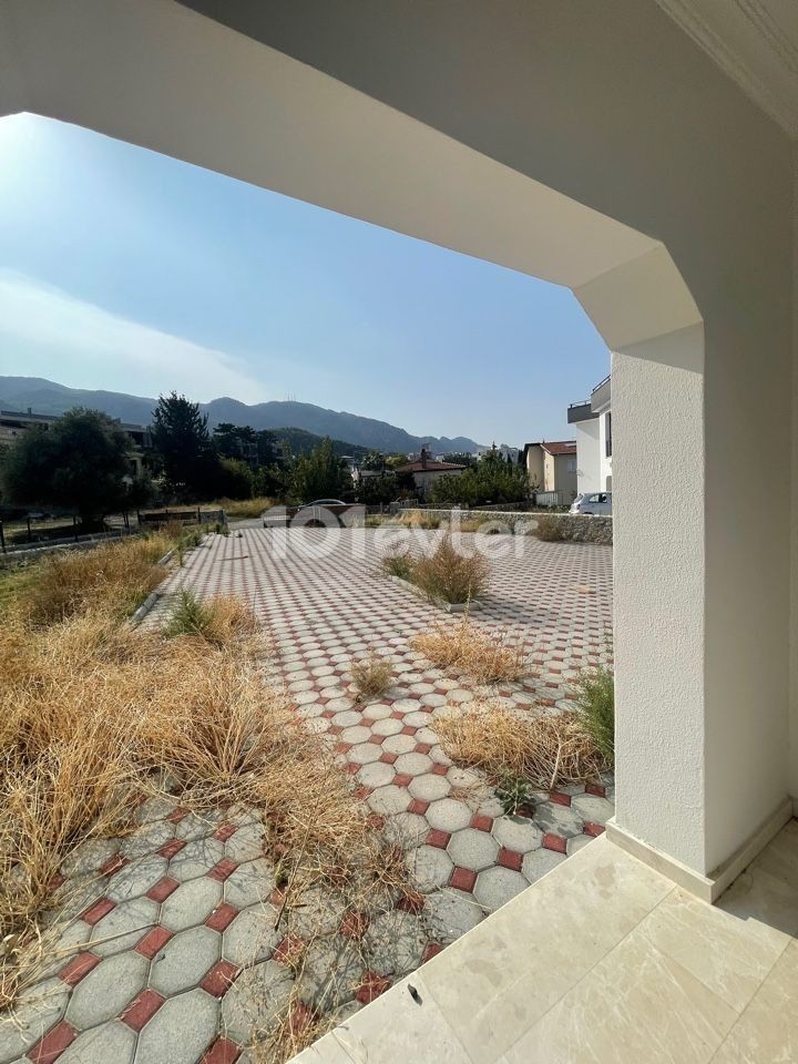 Villa mit großem Garten zu verkaufen in Kyrenia Alsancak Region