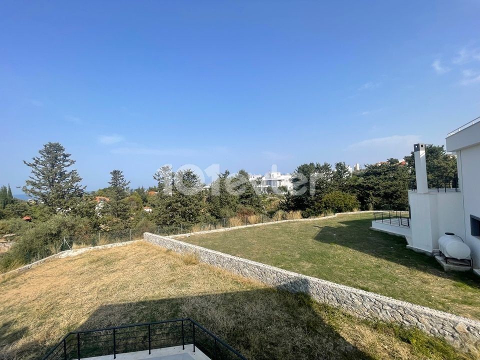 Villa mit großem Garten zu verkaufen in Kyrenia Alsancak Region