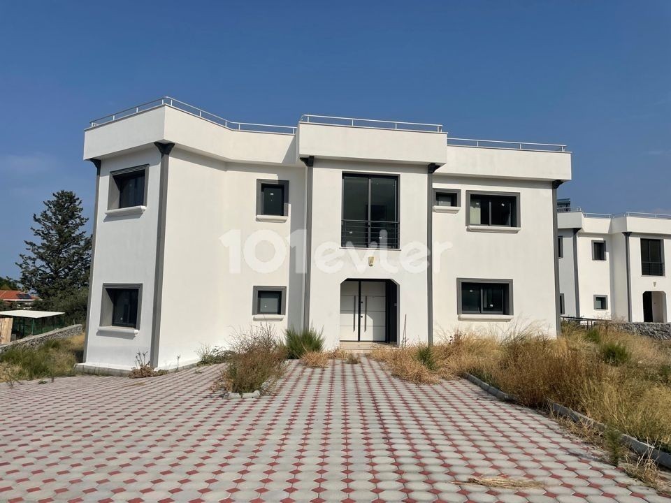 Villa mit großem Garten zu verkaufen in Kyrenia Alsancak Region