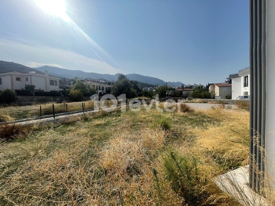 Villa mit großem Garten zu verkaufen in Kyrenia Alsancak Region