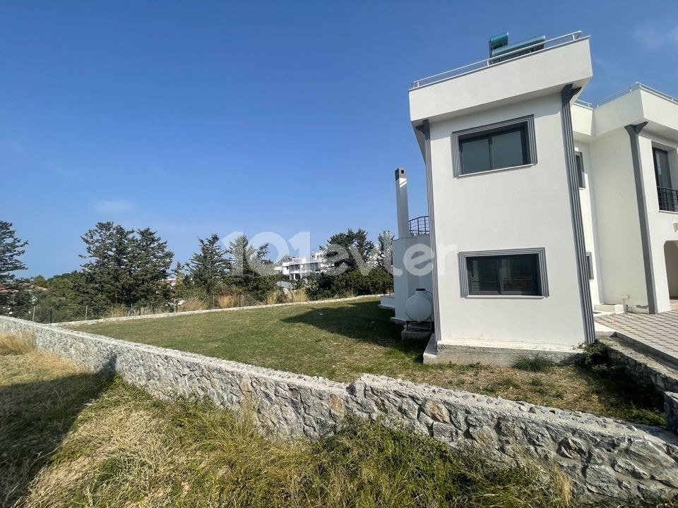 Villa mit großem Garten zu verkaufen in Kyrenia Alsancak Region