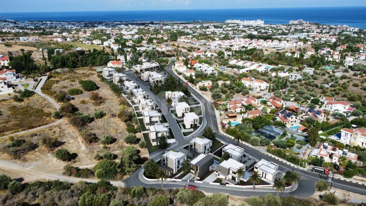 Girne Yeşiltepe'de Satılık 3+1 Triplex Villa