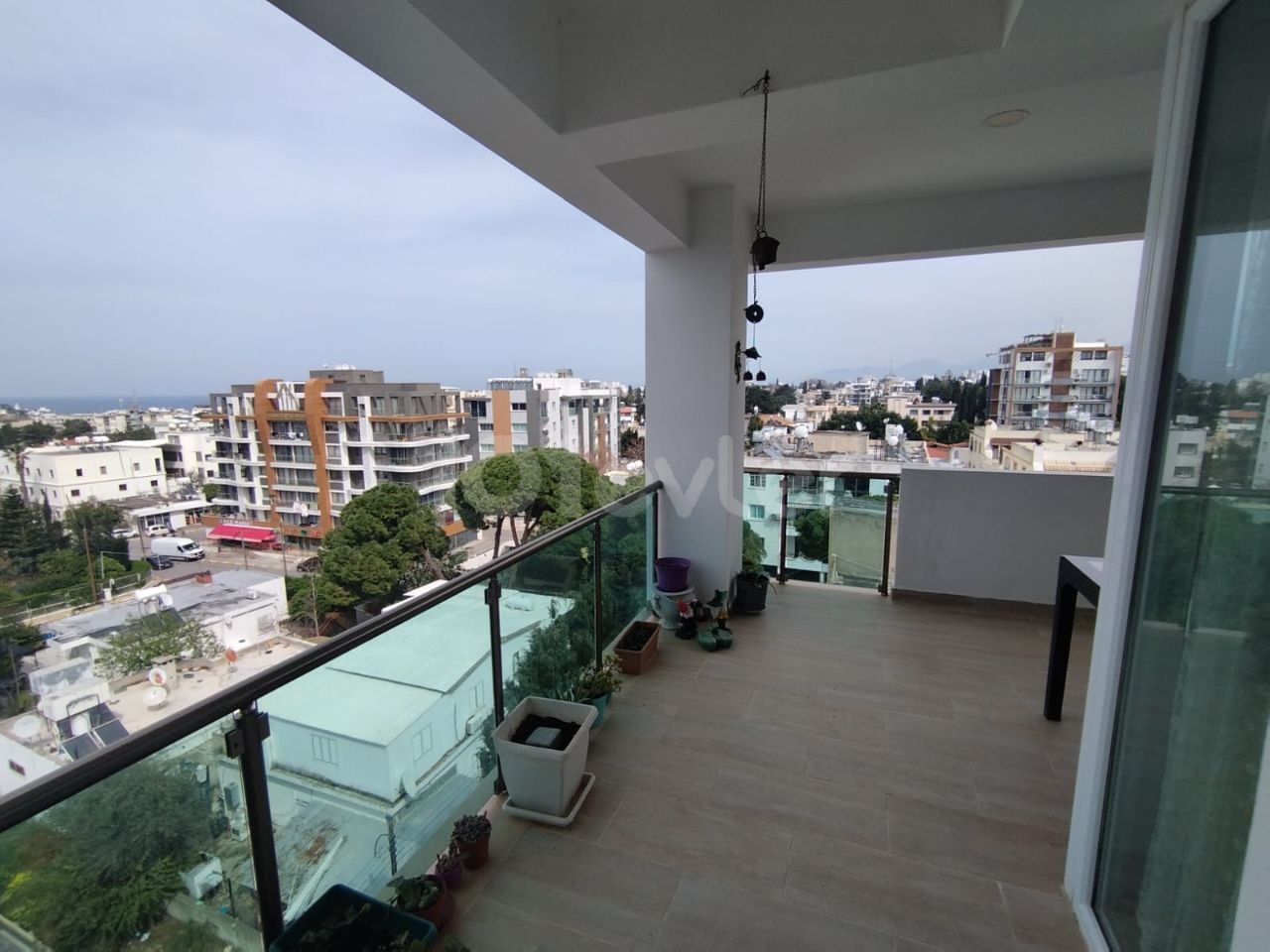 Komplett möbliertes, luxuriöses 3+1-Duplex-Penthouse zum Verkauf im Zentrum von Kyrenia