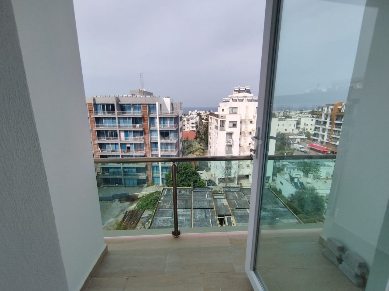 Komplett möbliertes, luxuriöses 3+1-Duplex-Penthouse zum Verkauf im Zentrum von Kyrenia