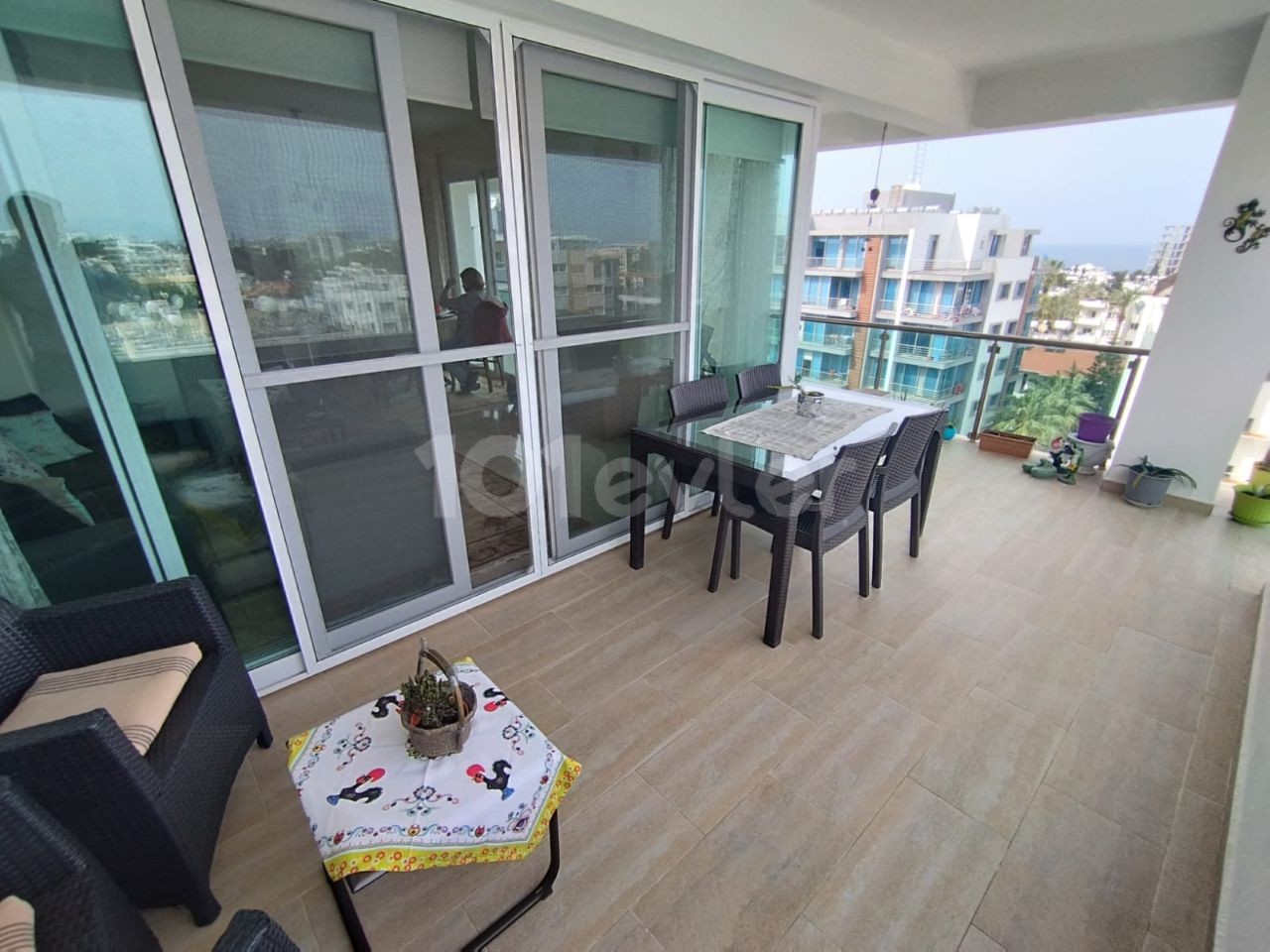 Komplett möbliertes, luxuriöses 3+1-Duplex-Penthouse zum Verkauf im Zentrum von Kyrenia