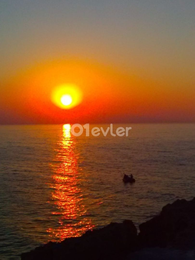 Kyrenia Lapta 3+1 Villa am Strand mit spektakulärem Meerblick /Gemeinschaftspool/