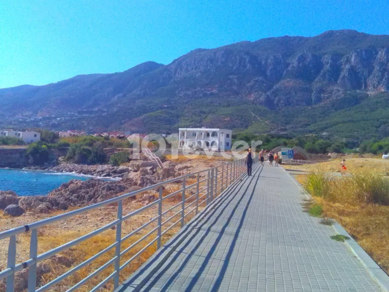 Kyrenia Lapta 3+1 Villa am Strand mit spektakulärem Meerblick /Gemeinschaftspool/