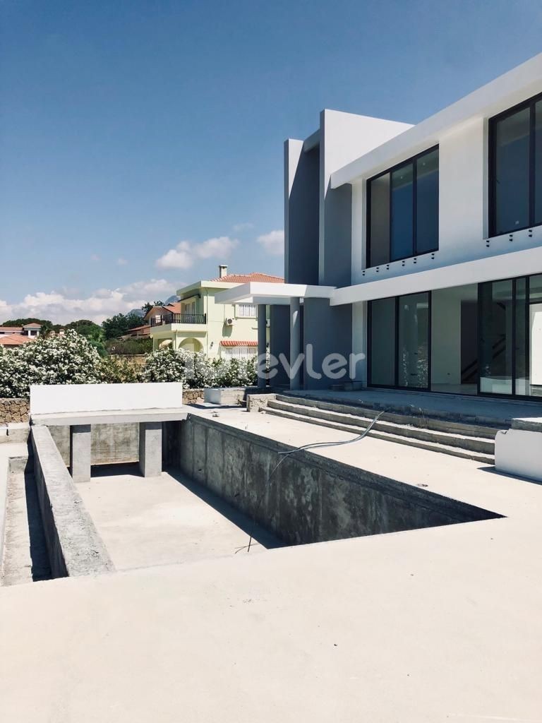 4+1 Meerblick Luxus-Villa zu verkaufen in Kyrenia Ciklos